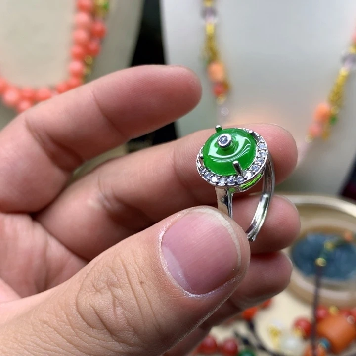 翡翠颈饰未镶嵌吊坠规格