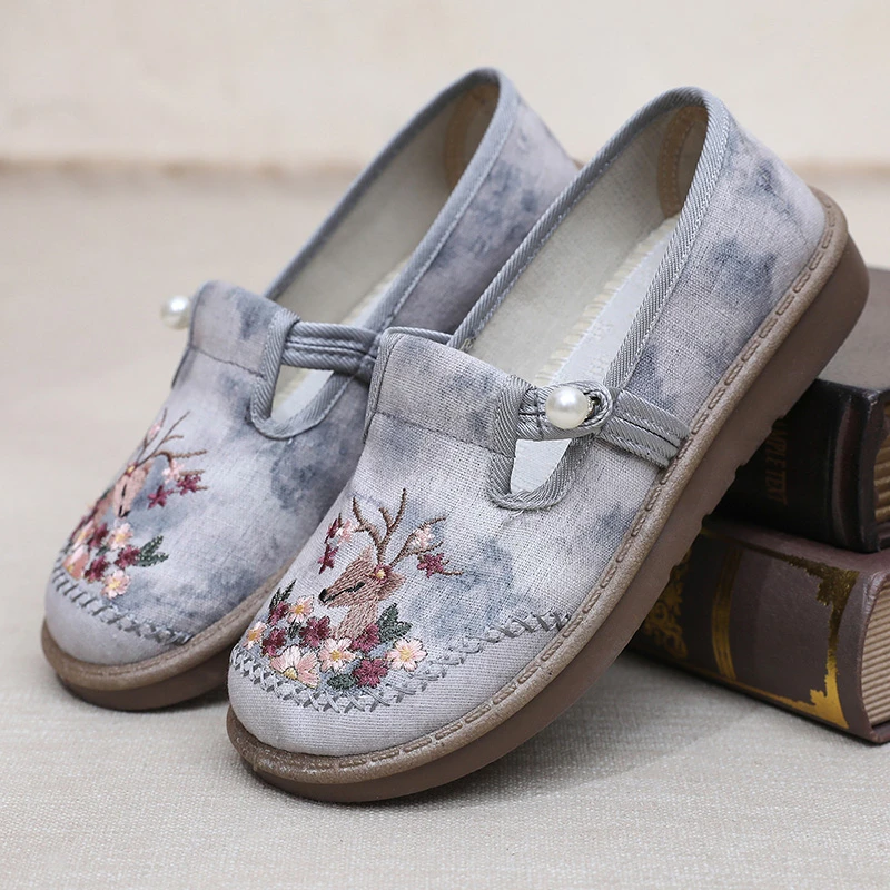 春季新款老北京工艺女鞋绣花民族风奶奶鞋轻便舒适亲肤透气女士鞋