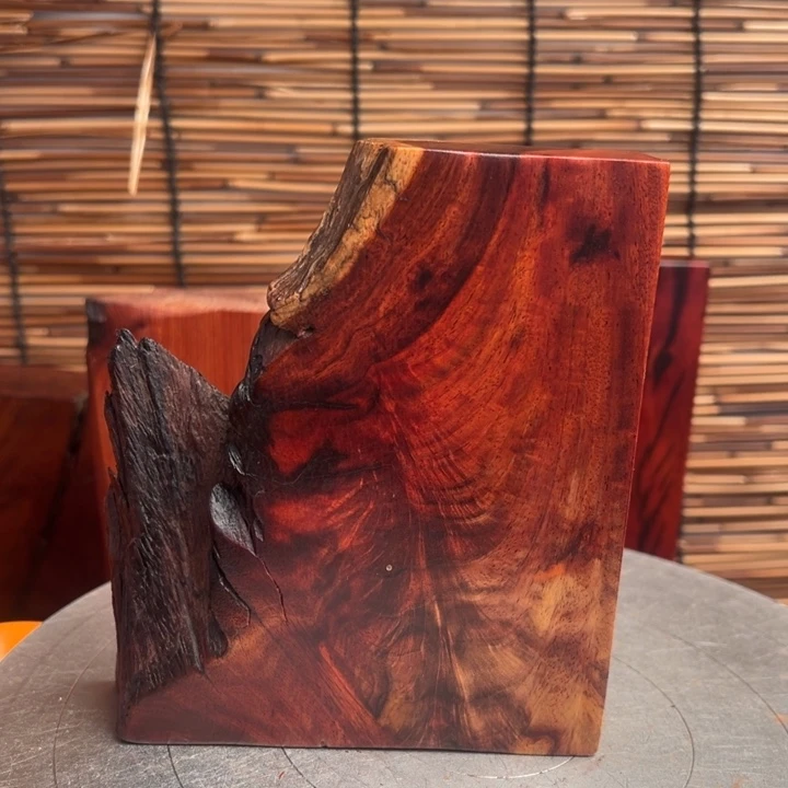 形***势大叶紫檀（黑酸枝木类）