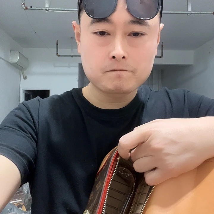 蚕丝水牛皮（革）锦纶小牛皮（革）