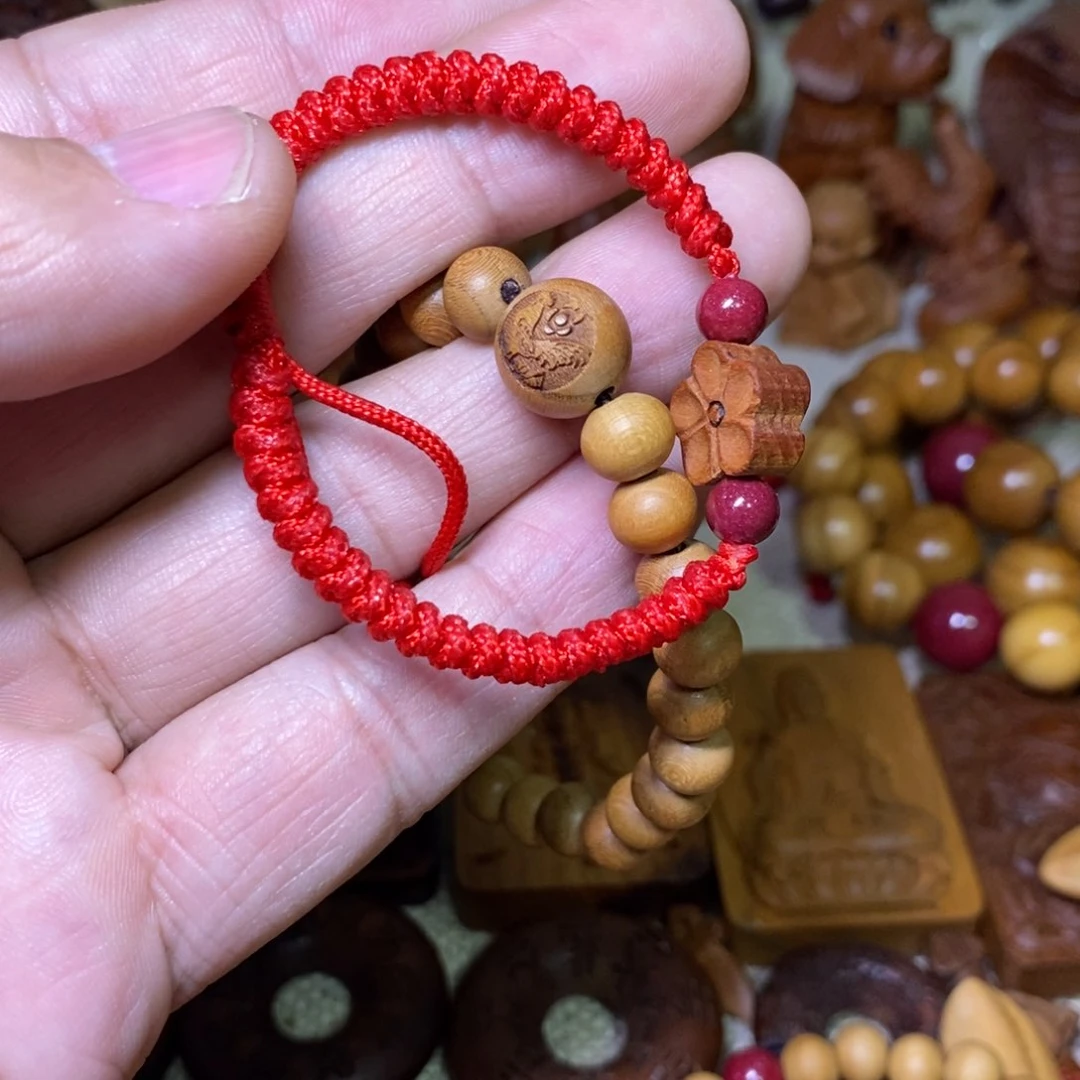 木红绳手链属鸡的…….