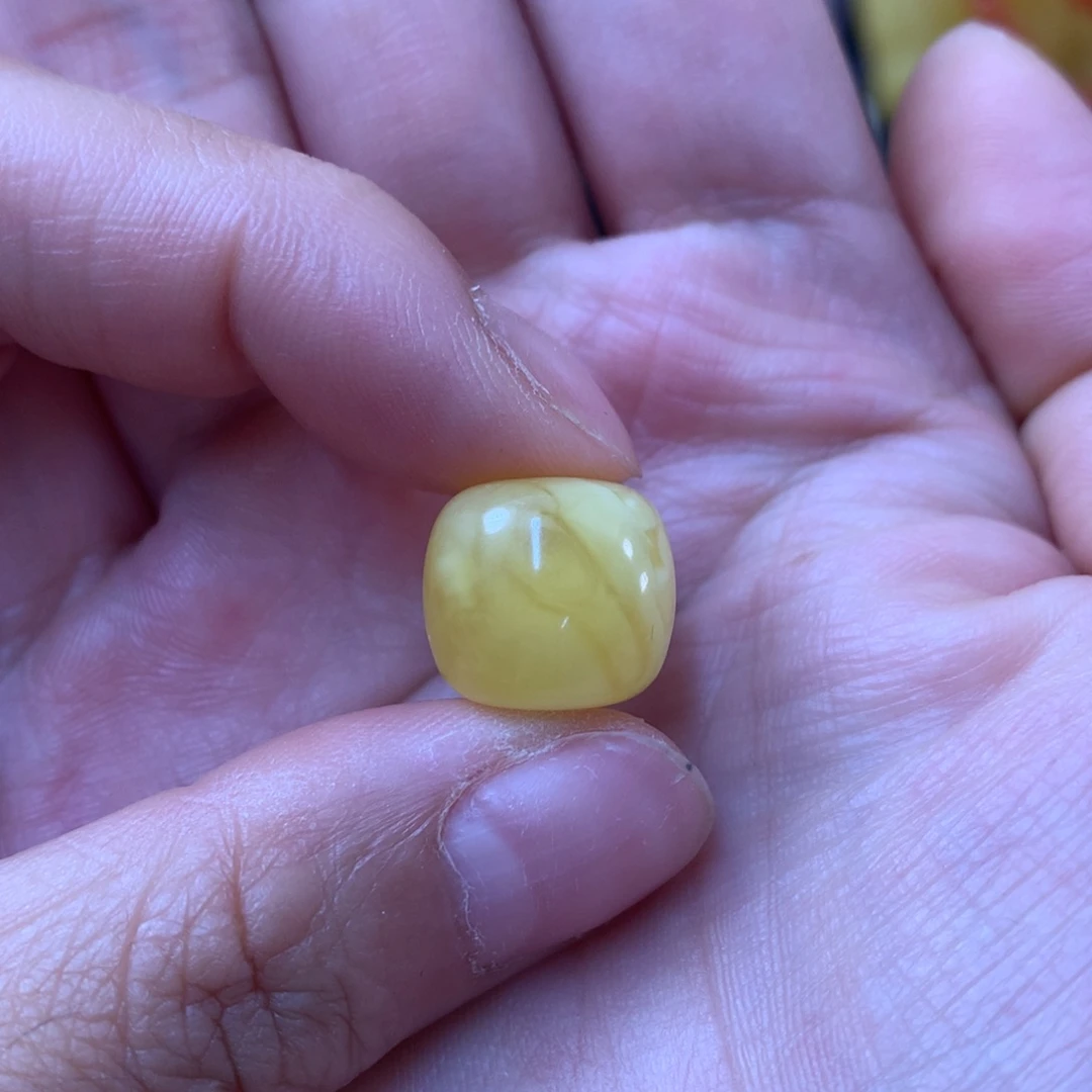 光***子裸石琥珀未镶嵌蜜蜡