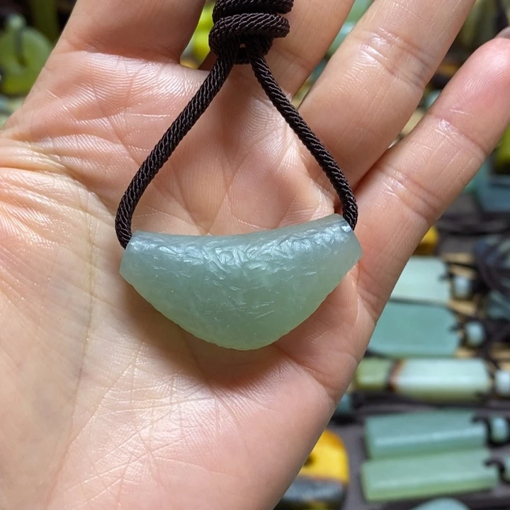 蛇纹石玉未镶嵌挂件