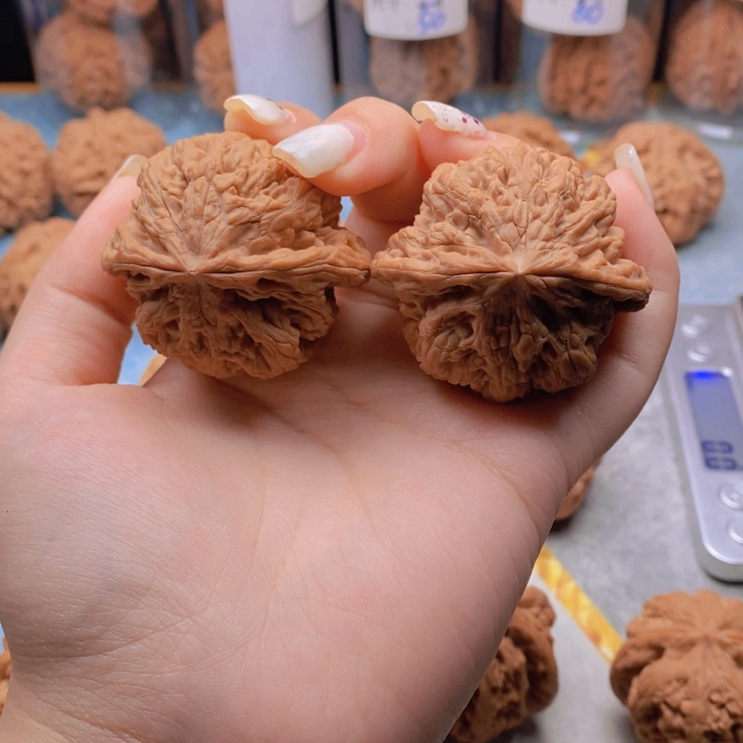 快***生文玩核桃吊坠粗筋精品对47三角桩