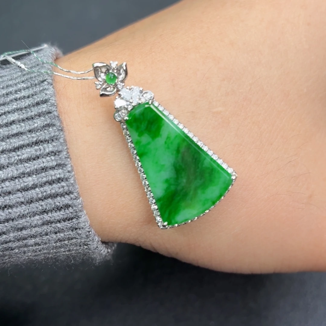 翡翠18K金镶嵌颈饰