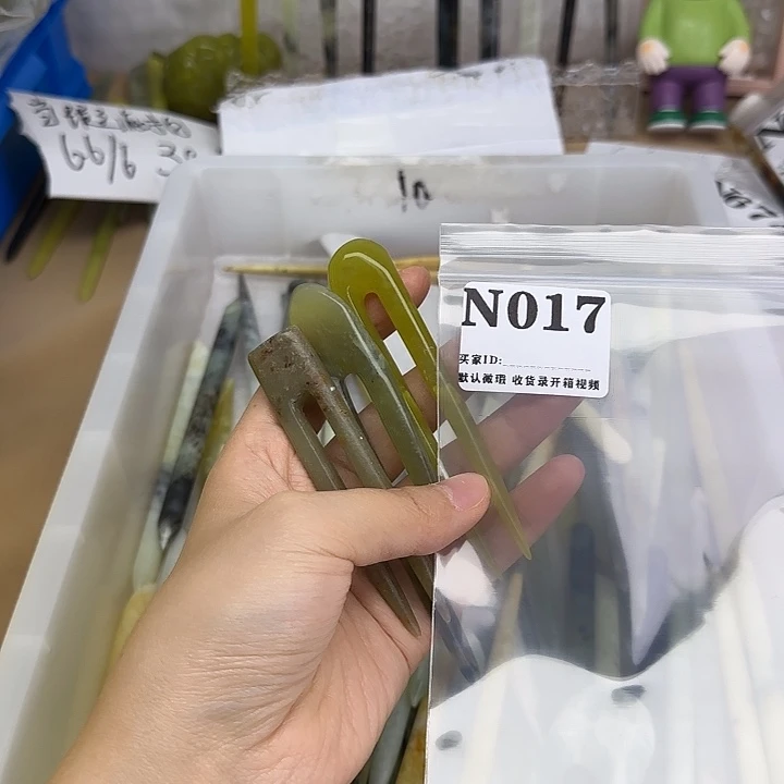 樱***桃蛇纹石玉合金发饰