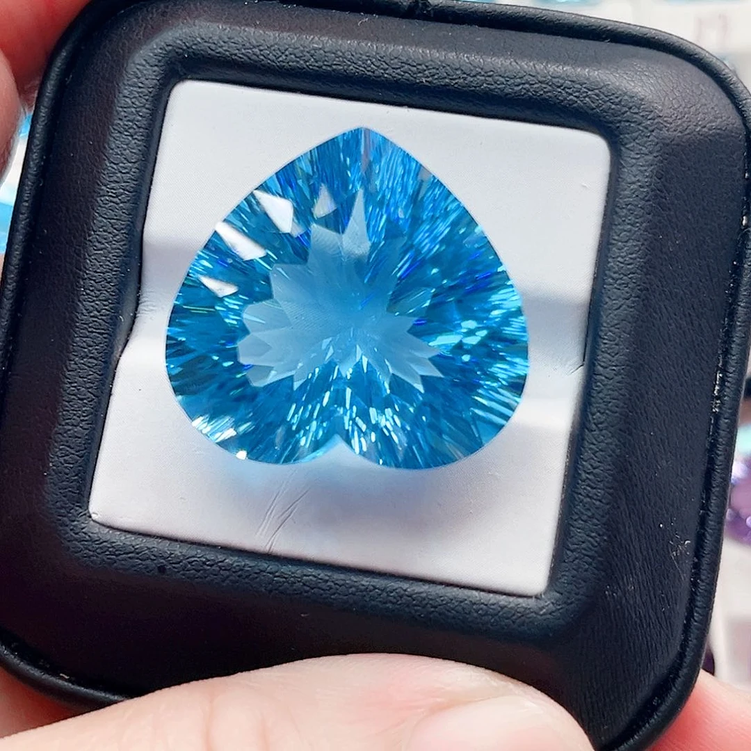 未镶嵌裸石托帕石福利款海洋之星25.8×23.9克拉