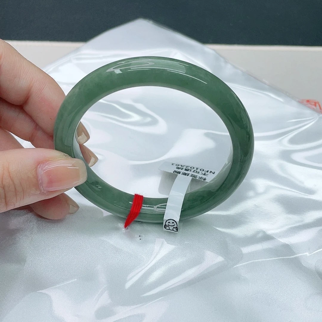 翡翠手镯未镶嵌正55