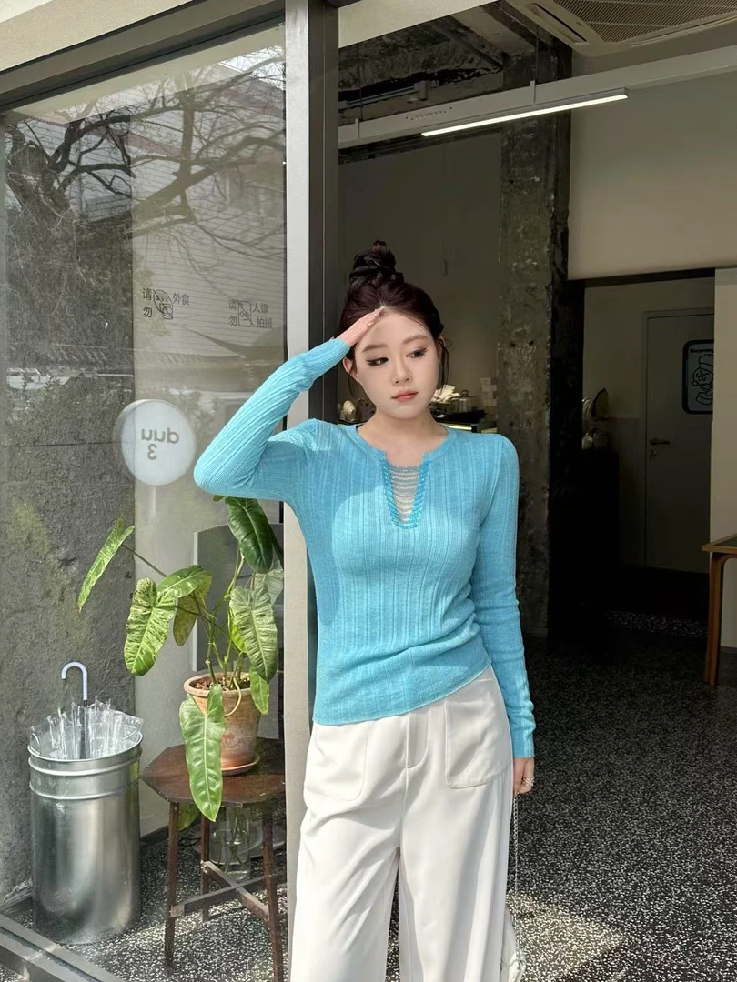 琪琪怪怪大码女装【色彩哲学家】纯色领口串珠坑条针织上衣T16344QQ