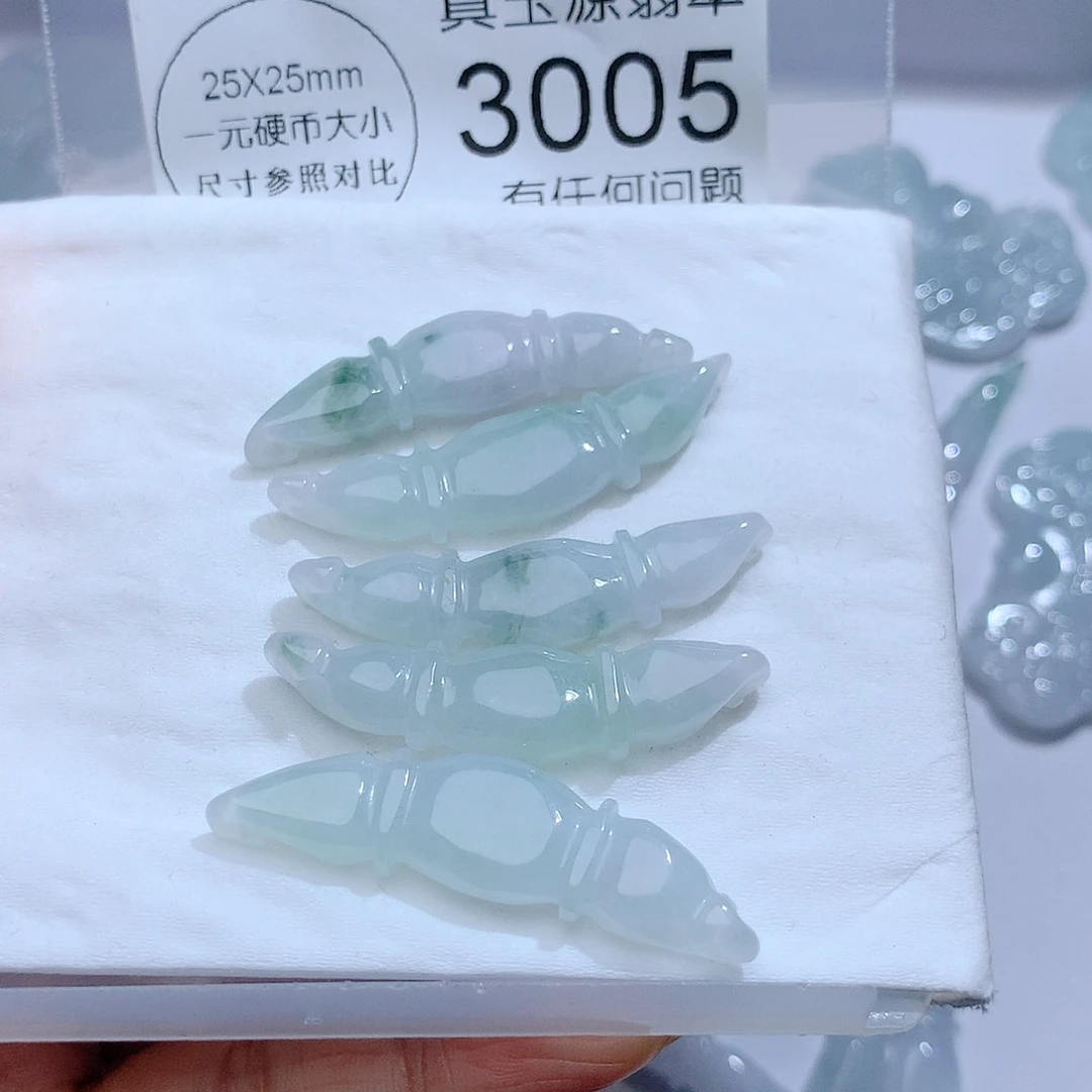 翡翠颈饰未镶嵌土***瓜3005。