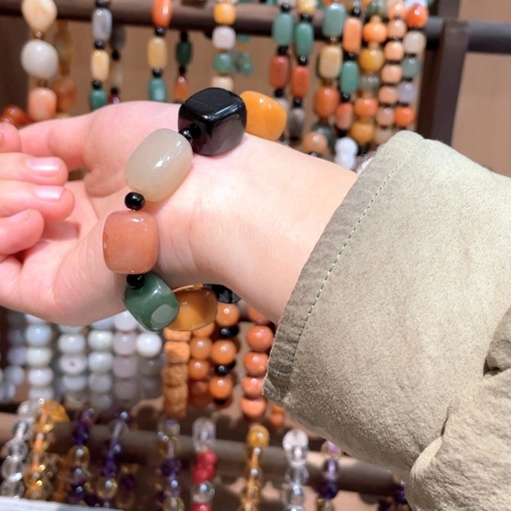 石英质玉未镶嵌颈饰