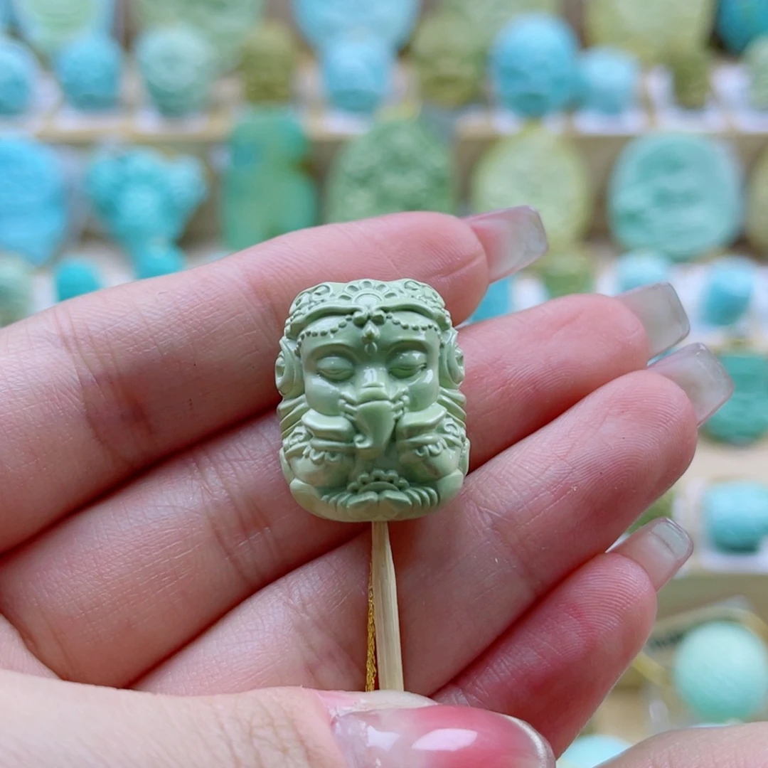 绿松石未镶嵌珠宝奇石