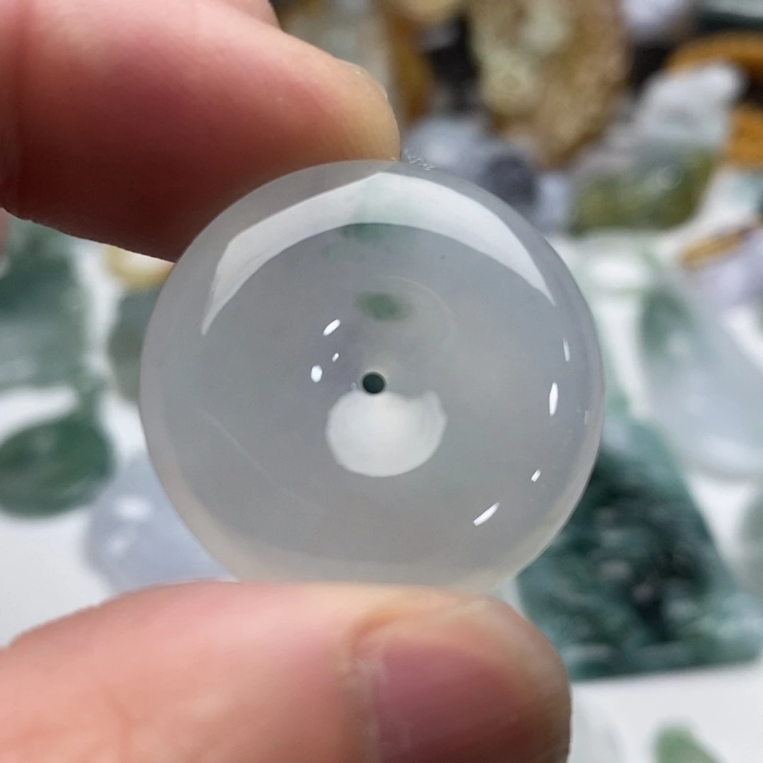 翡翠未镶嵌颈饰平安扣