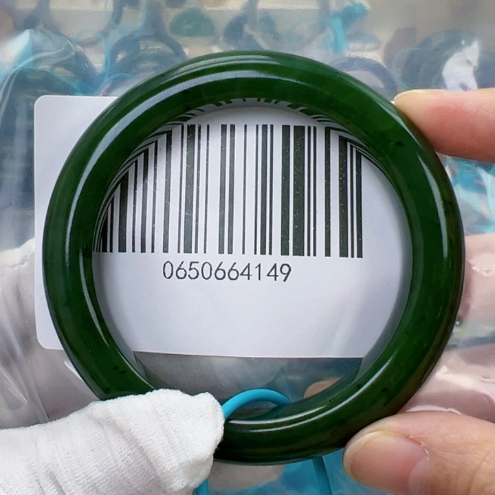 和田玉未镶嵌手镯微瑕5657