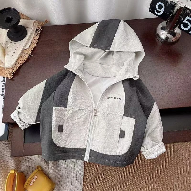 儿童外套春秋男童冲锋衣秋装薄款宝宝秋季帅气小童连帽男孩风衣潮