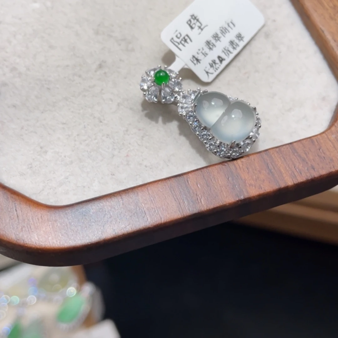 翡翠银S925镶嵌吊坠(赠链)