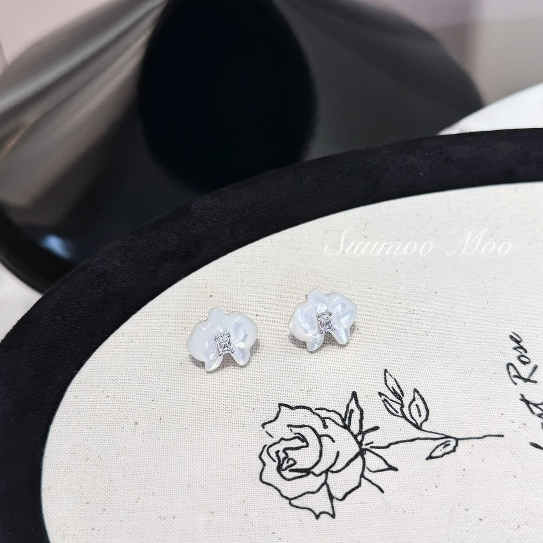 铜合金合成锆石耳饰 时尚贝壳蝴蝶兰耳钉 设计师款