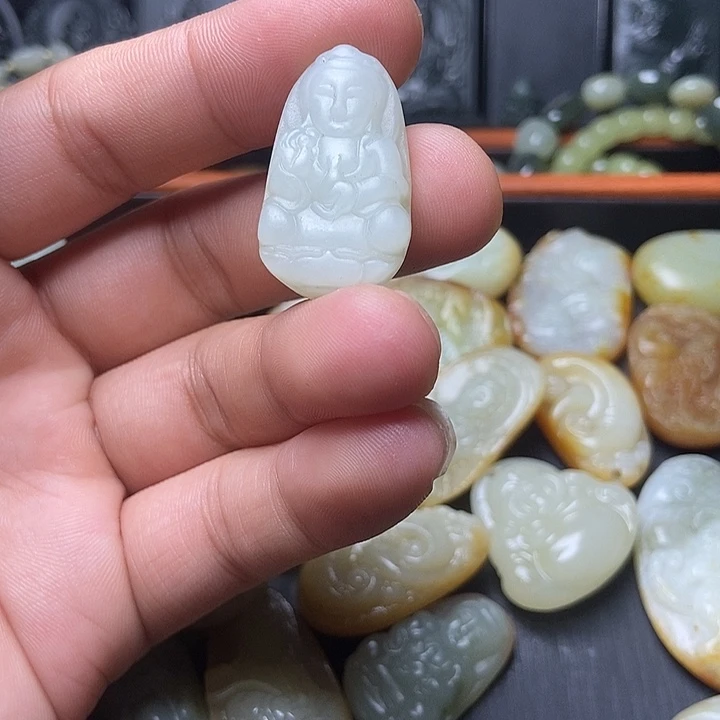 和田玉未镶嵌颈饰