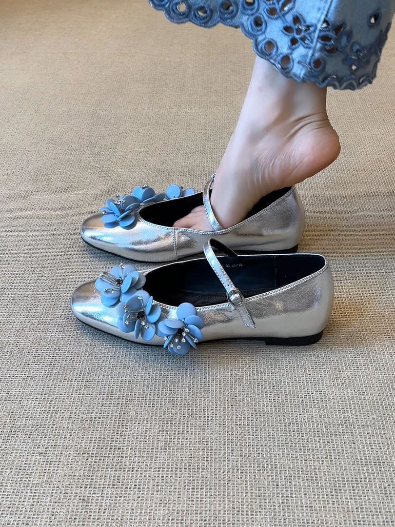 Elingjk/3cm小众设计感圆头拼色花朵浅口一字扣带内增高单鞋