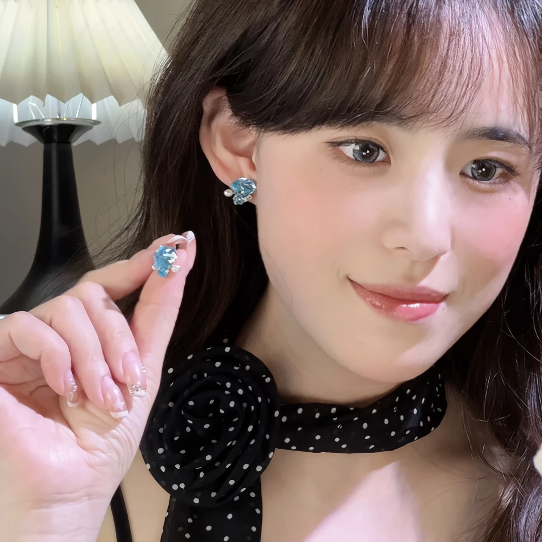 铜合金锆石耳饰 夏天超闪蓝色锆石耳钉小众设计清新高级感耳环女