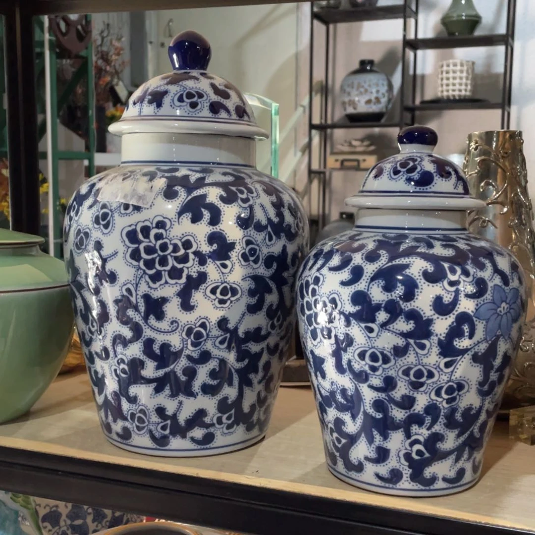 陶瓷花瓶，家居摆件。2