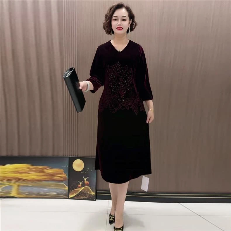 8080高档宽松气质丝绒大码通勤连衣裙秋季钉珠日常打底裙时尚