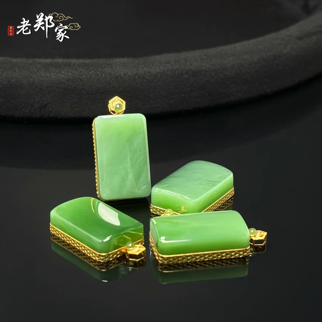 【老郑家】18K和田玉无事牌吊坠 3630 多样性发一件 约25*15*7mm