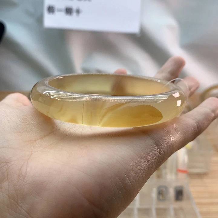 玛瑙/玉髓手镯未镶嵌芋***屁