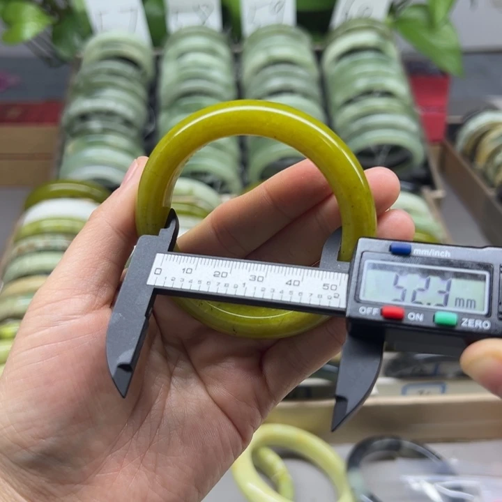 蛇纹石玉未镶嵌手镯71