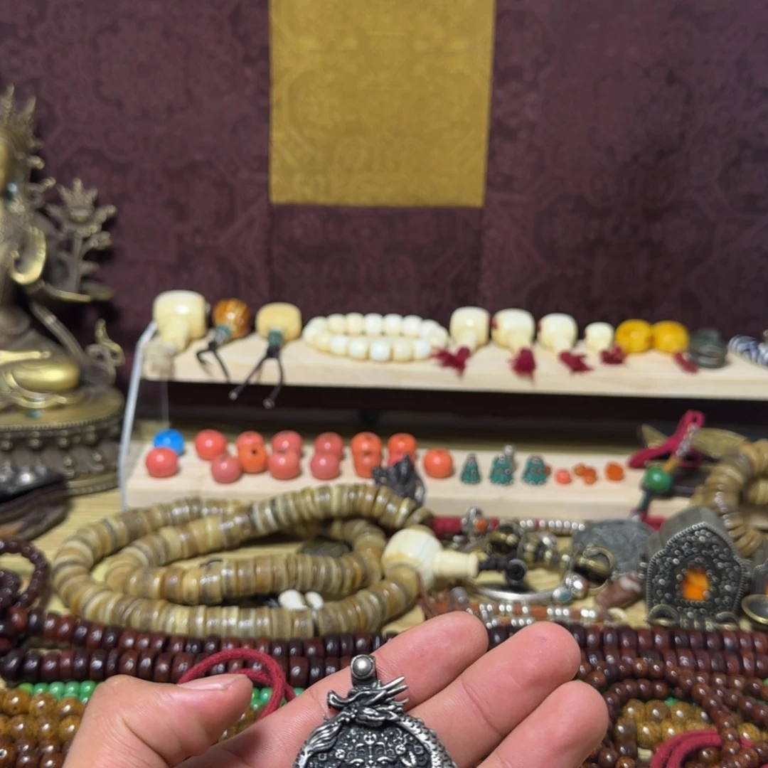 糊***明藏的工艺品叶西直播间