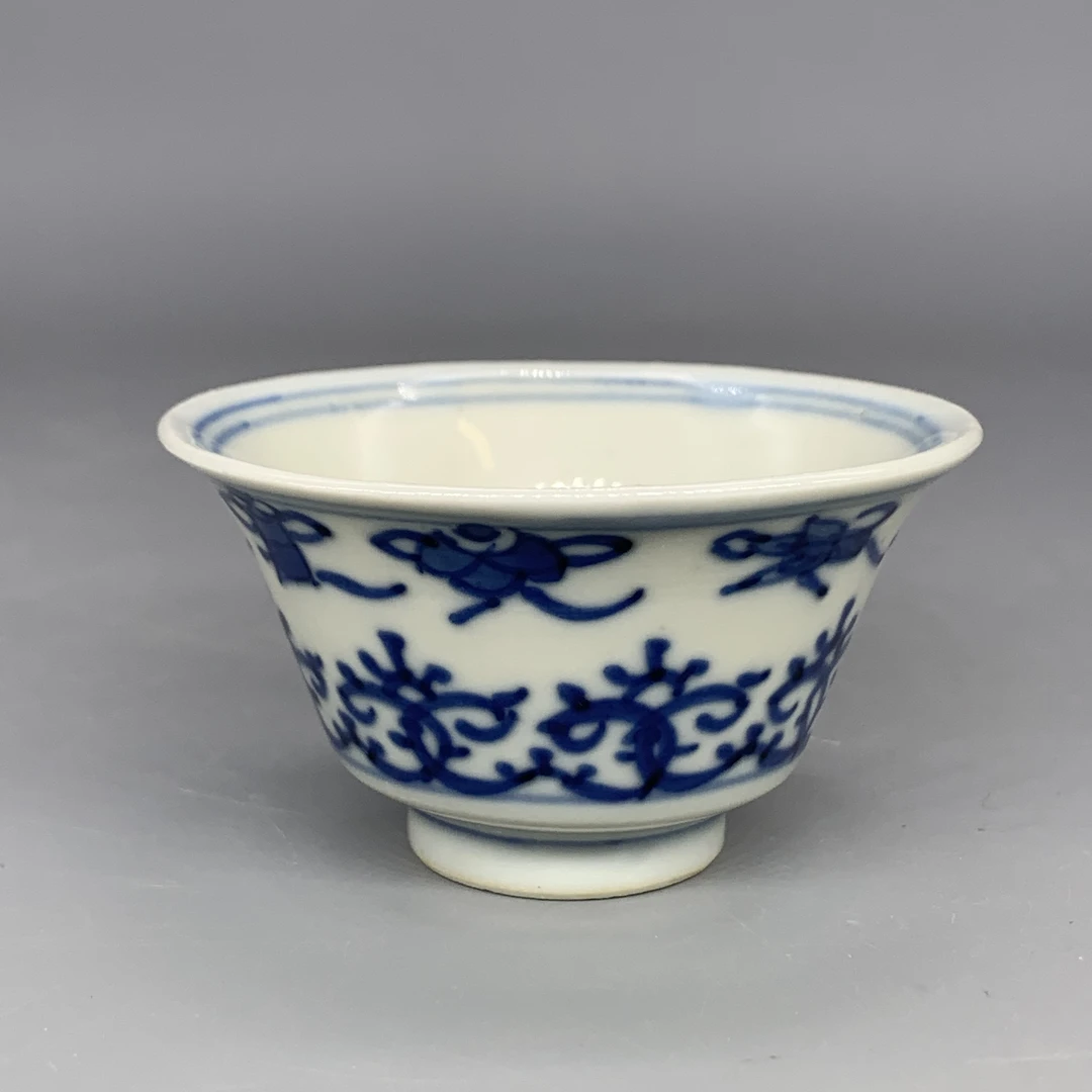 42509061*清光绪青花莲托八宝纹杯/瓷器四/江苏省文物总店/MM