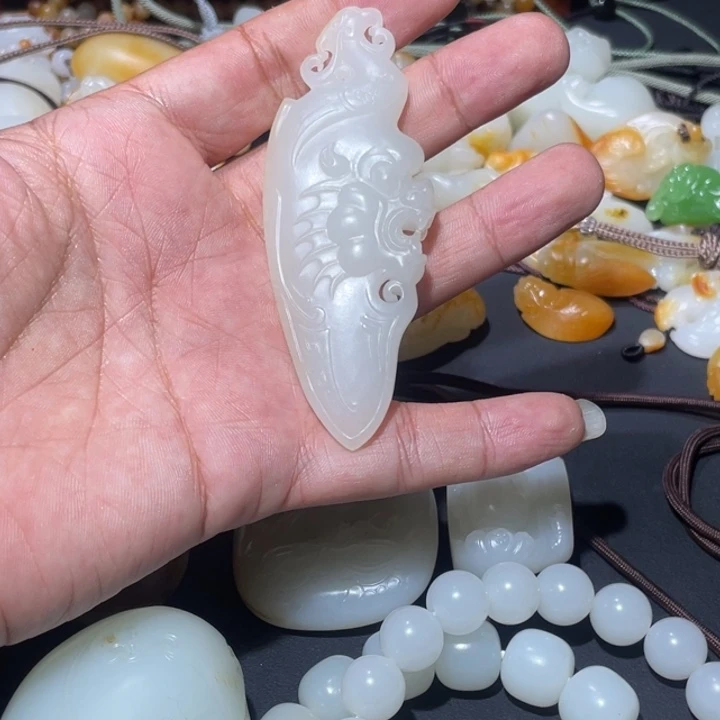 用***3吊坠(不含链)未镶嵌和田玉