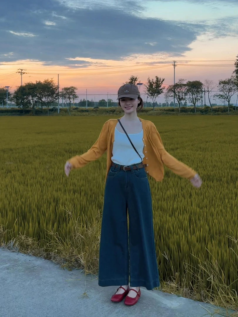 【麦穗】秋冬气质高级感黄色针织开衫白色吊带高腰直筒复古牛仔裤