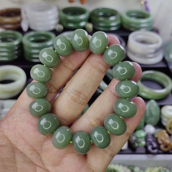 和田玉未镶嵌吊坠(赠链)