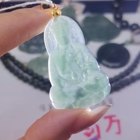 翡翠颈饰未镶嵌天然的A货翡翠多样性发货