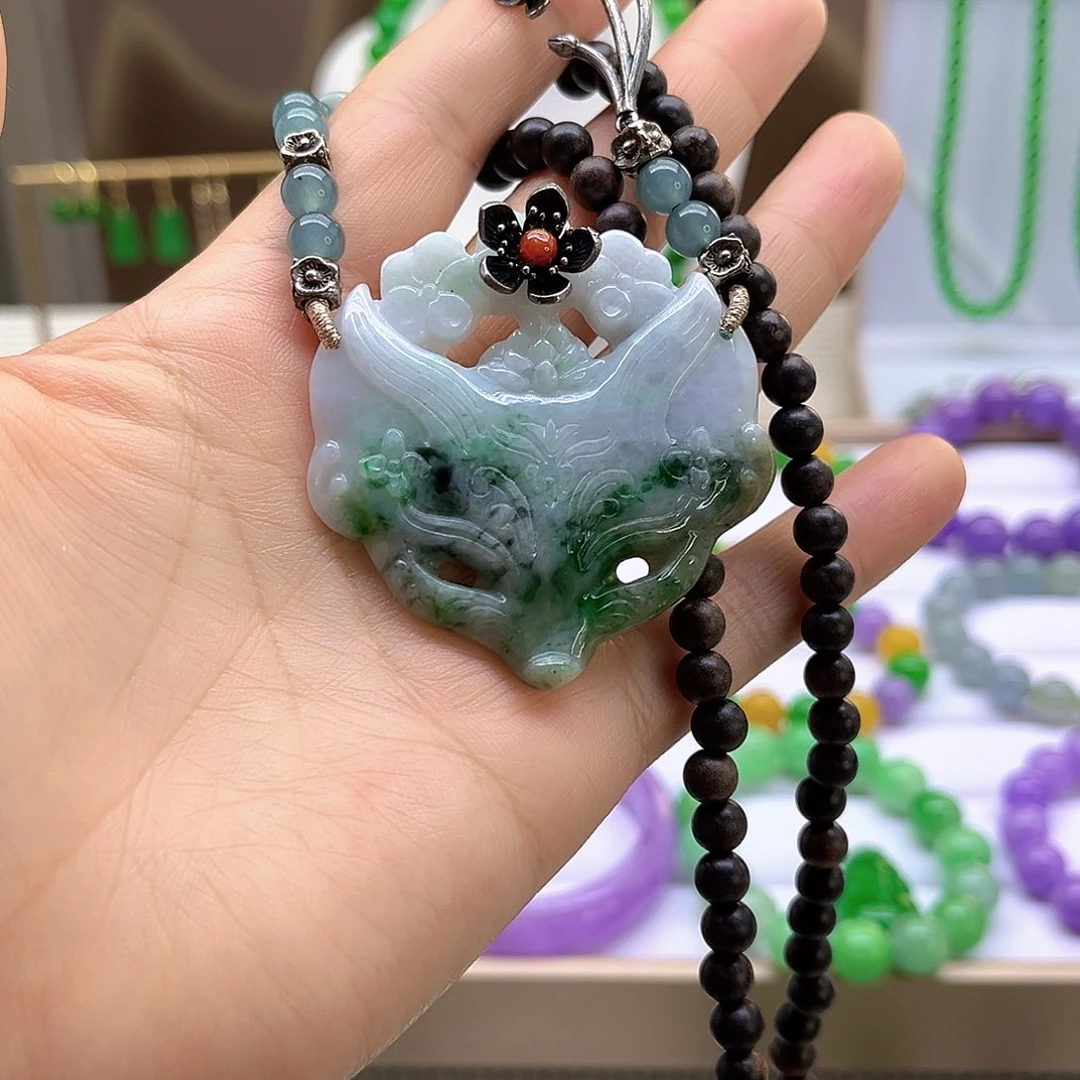 翡翠未镶嵌颈饰九尾狐翡翠吊坠