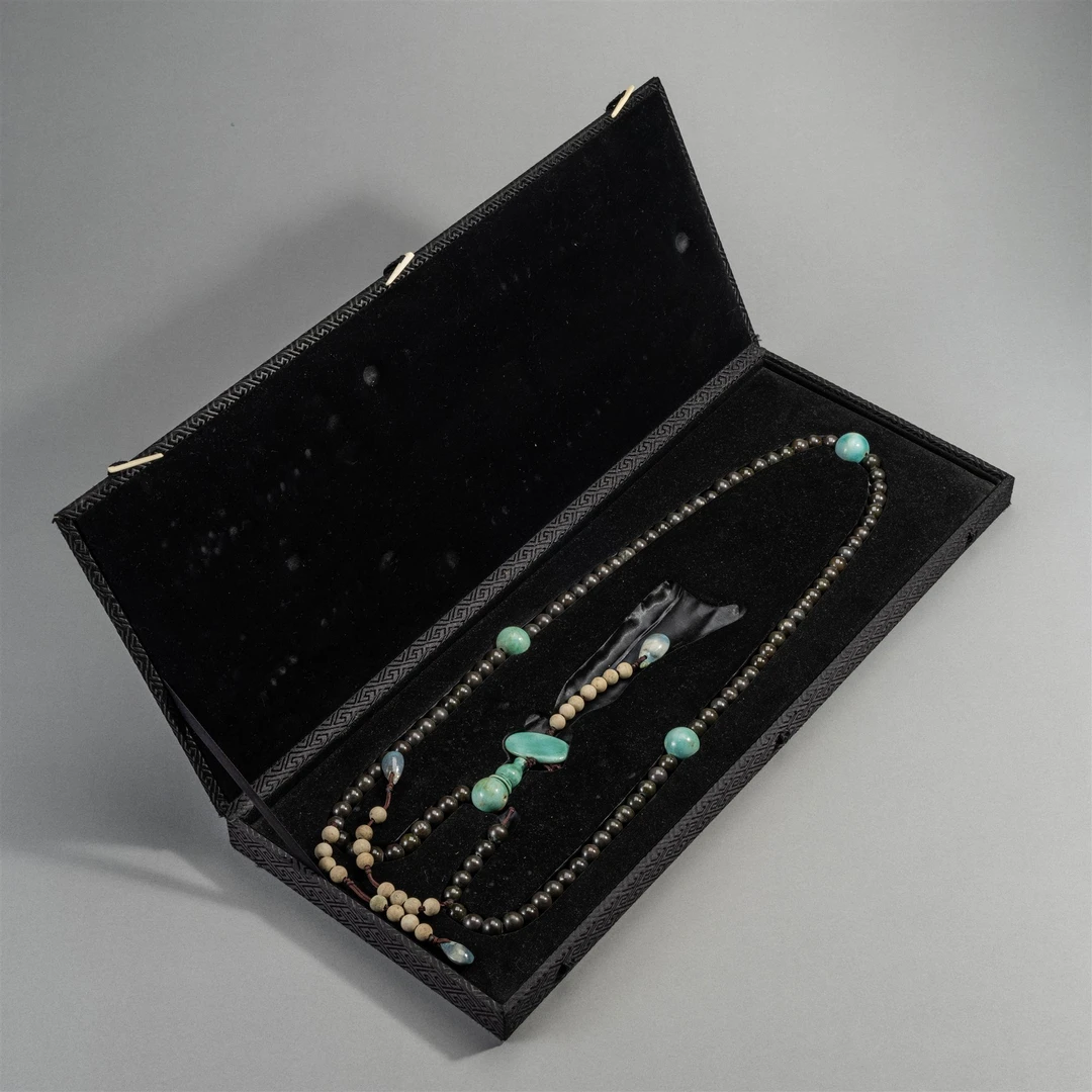 LOT525 清仿生瓷朝珠一套