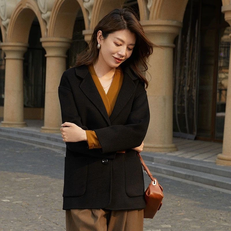 【曼贝】轻奢100%初剪绵羊毛西装外套柔软气质小个子大衣8284002