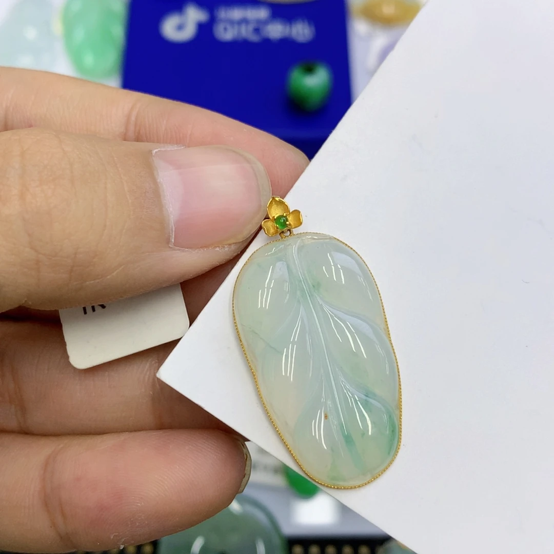 翡翠18K金镶嵌颈饰翡翠