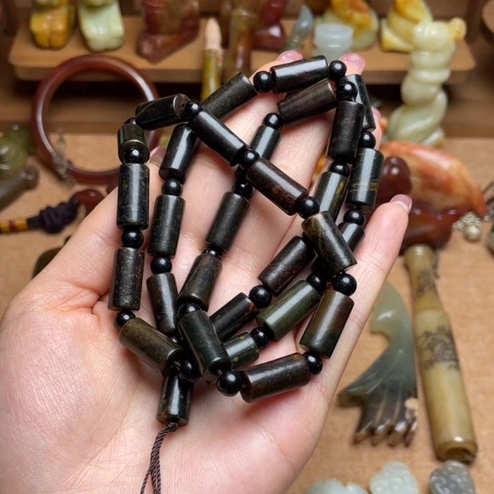 蛇纹石玉未镶嵌颈饰