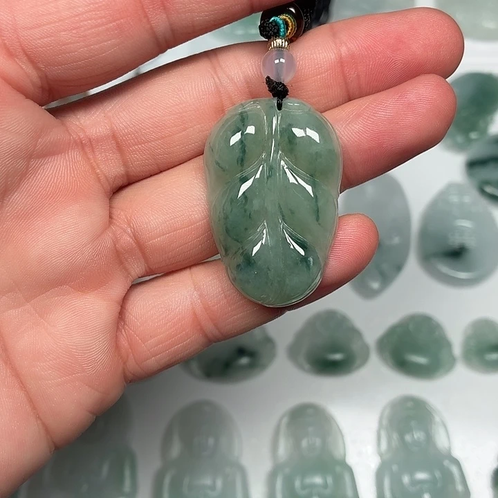 翡翠未镶嵌颈饰叶子