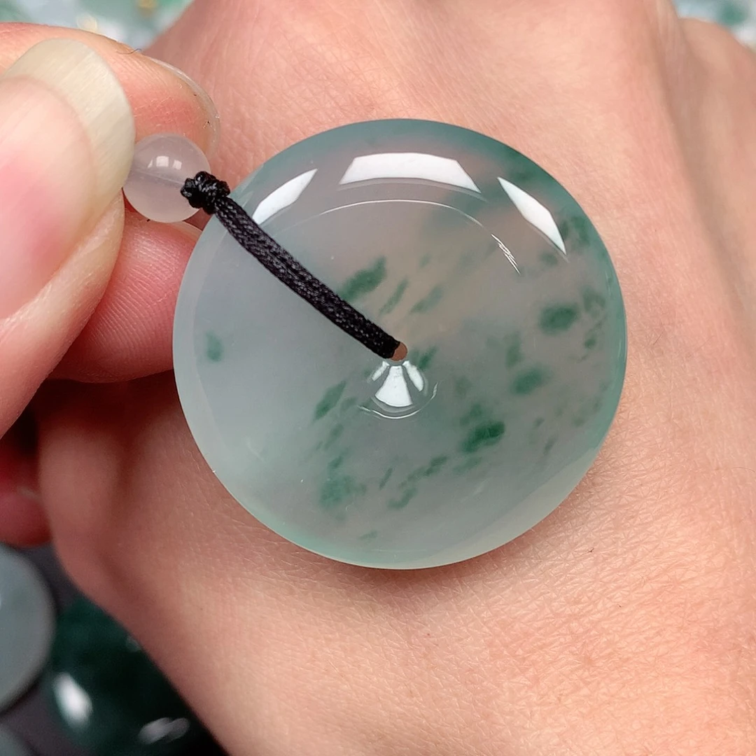 翡翠颈饰未镶嵌平安扣吊坠