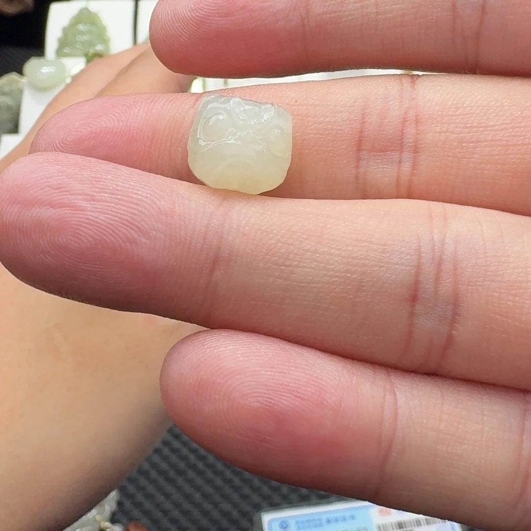 枫***叶和田玉未镶嵌颈饰