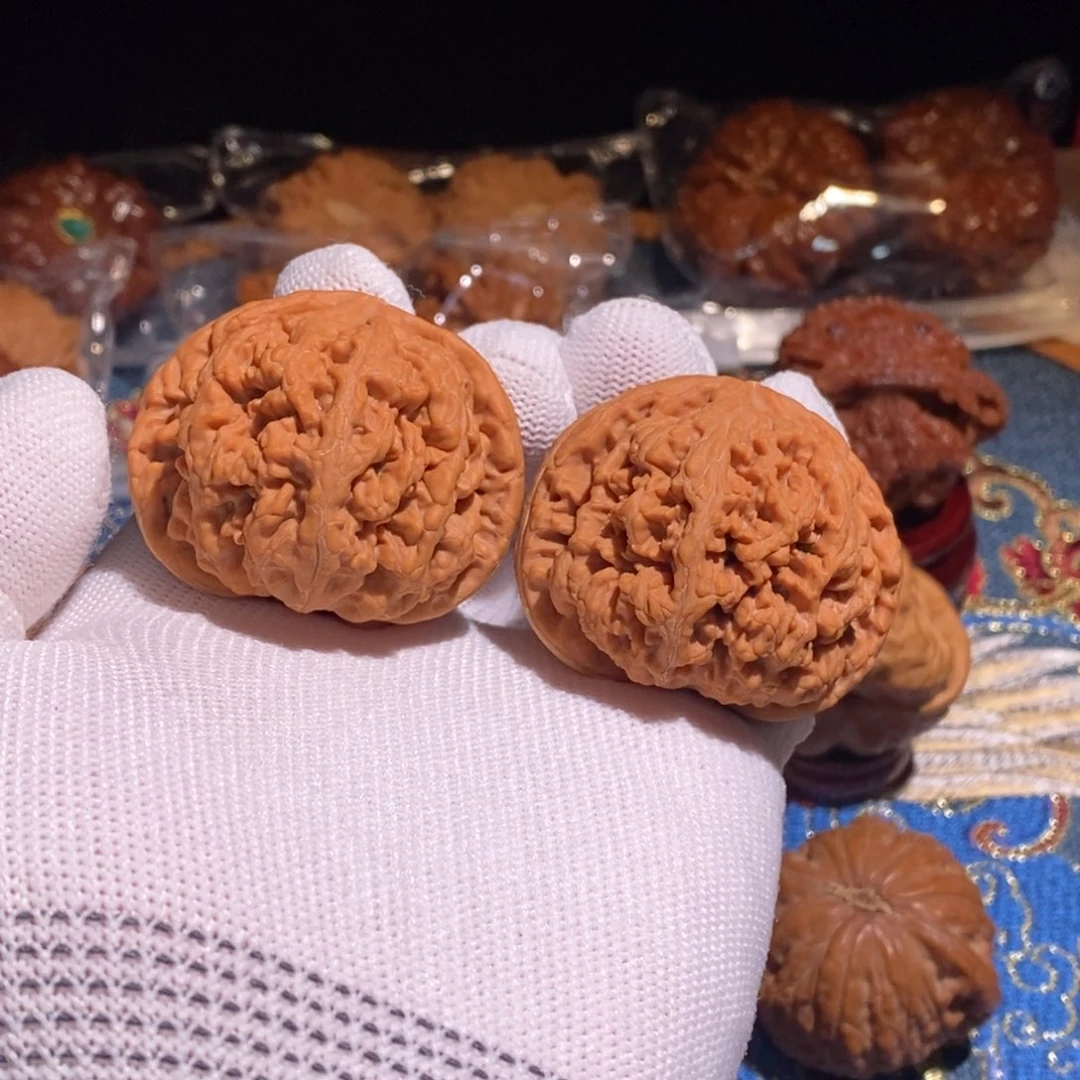 赵***松文玩核桃吊坠粗筋