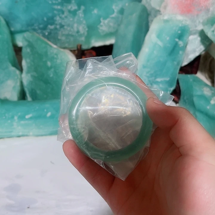 暴***可蛇纹石玉未镶嵌手镯