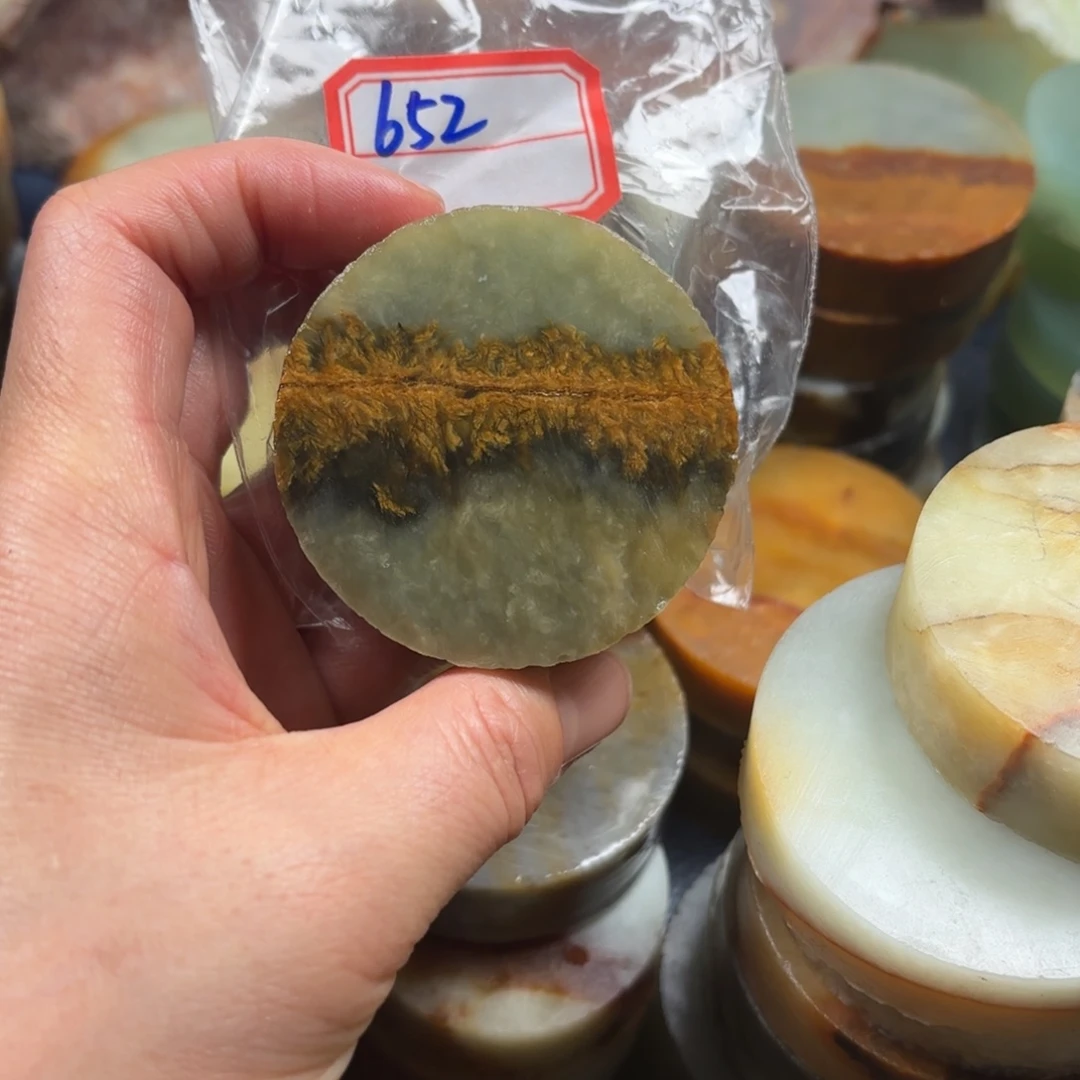 幸***米蛇纹石玉未镶嵌珠宝半成品