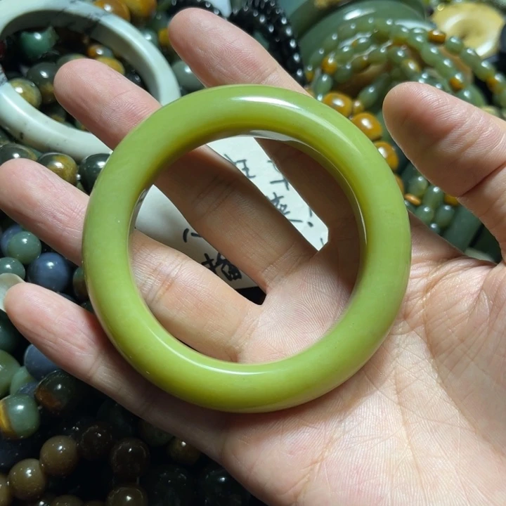 蛇纹石玉未镶嵌手镯