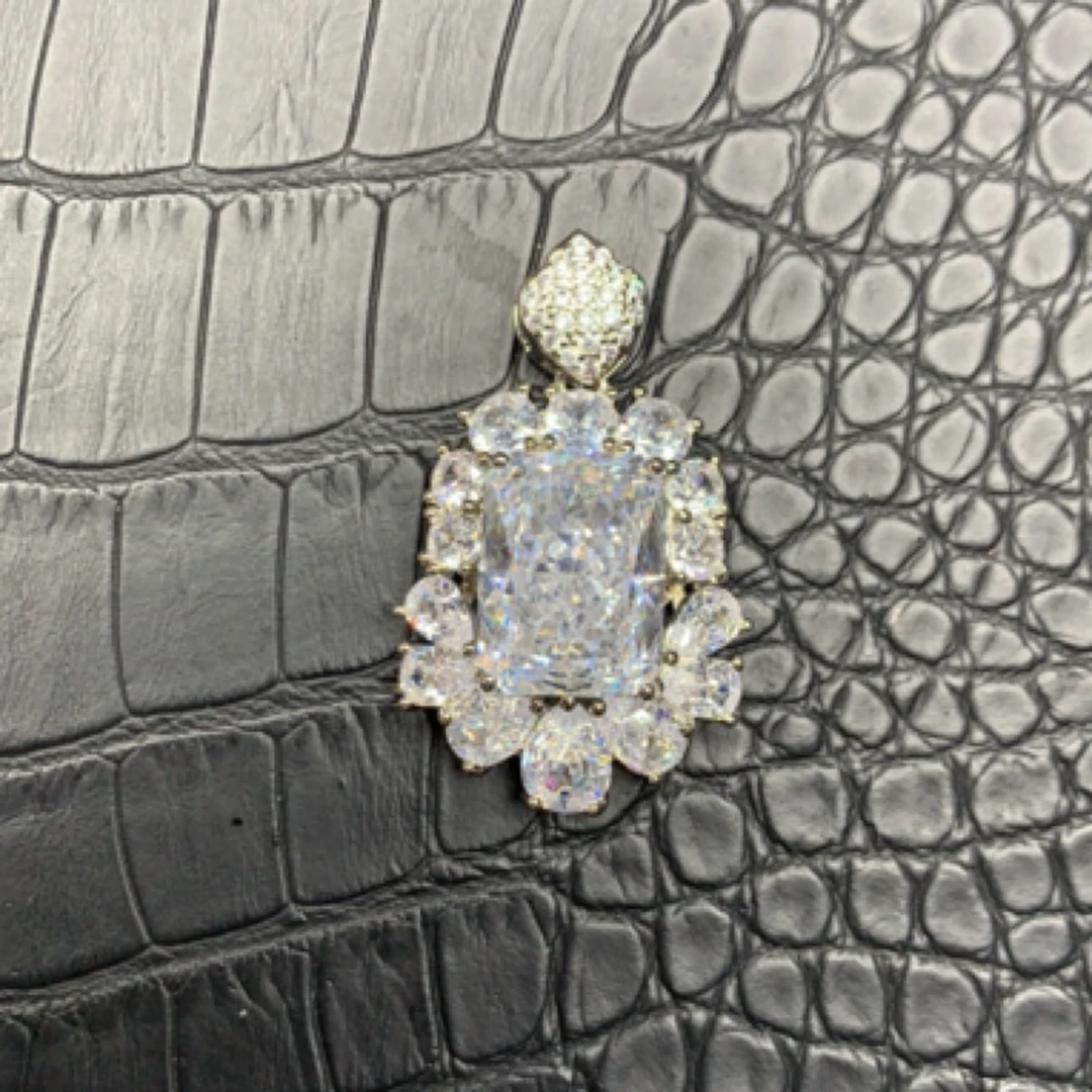 铜合金合成锆石吊坠 轻奢时尚切金色百搭精致吊坠镶嵌饰品白色127