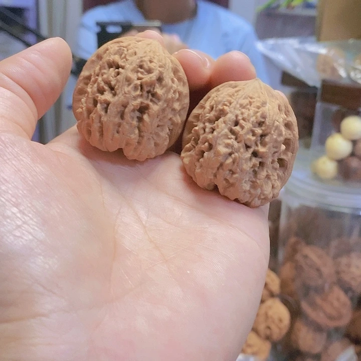 【闪购商品】文玩核桃把件37.5。平谷凹底