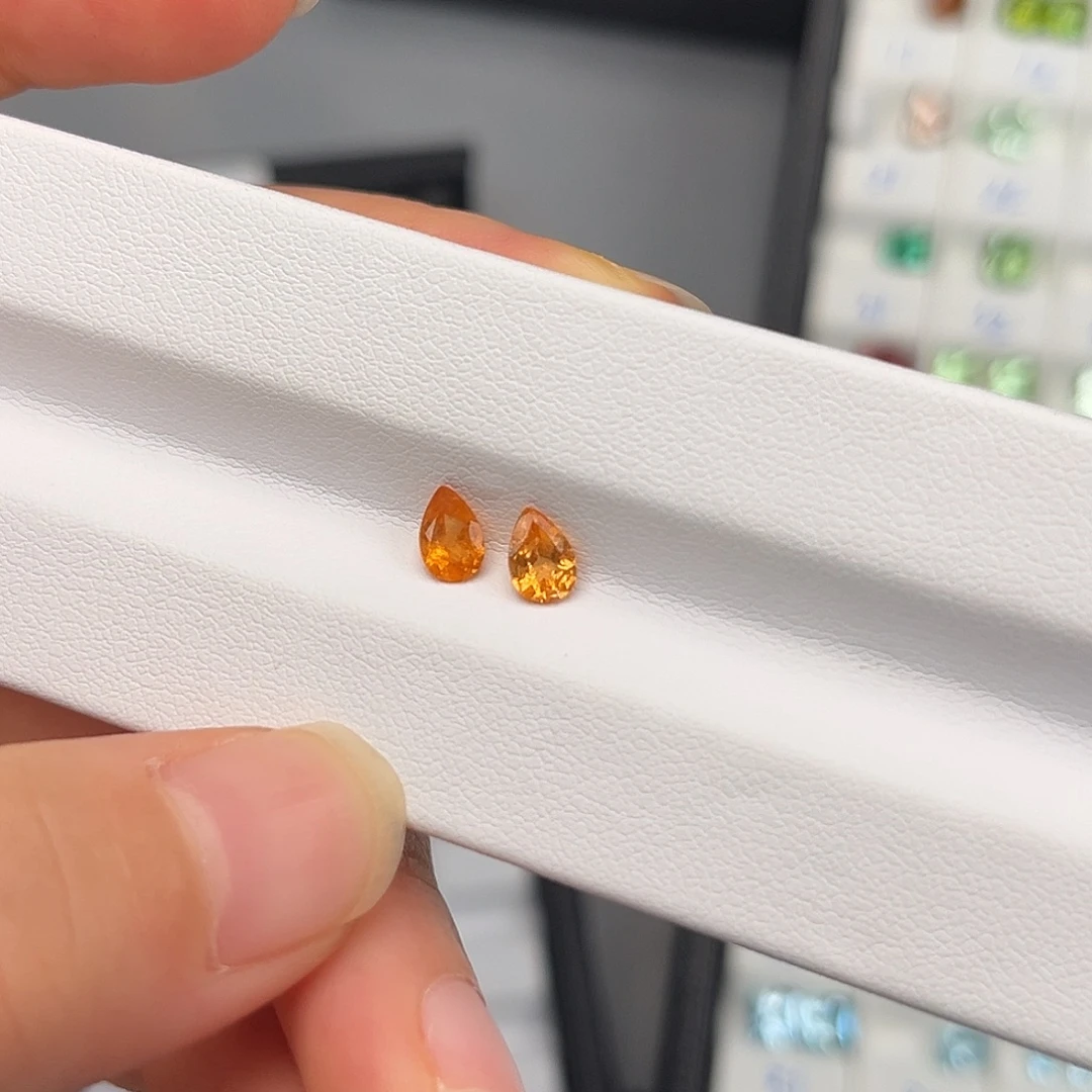 裸石未镶嵌石榴石（芬达石）天然芬达石一对1克拉